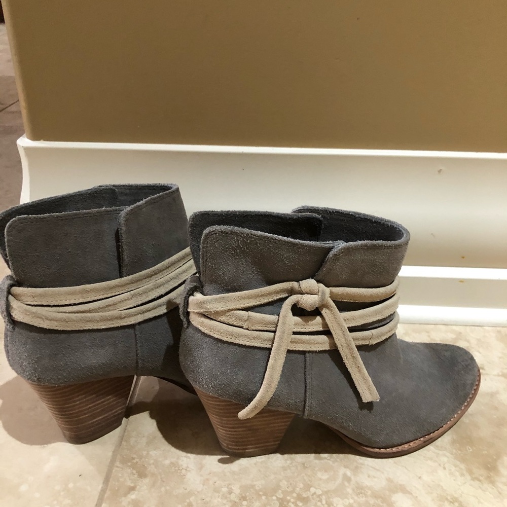Splendid grey suede booties 7.5